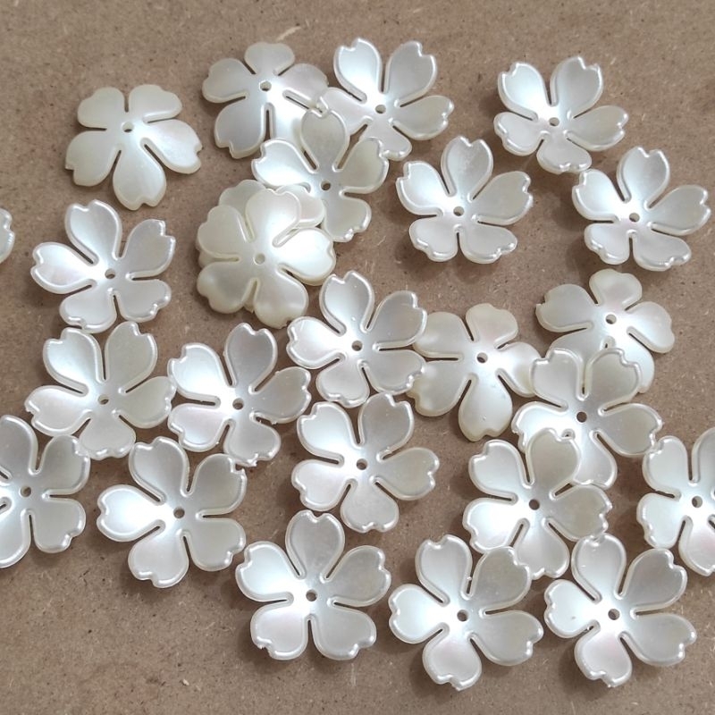 16 - 80pcs kelopak clover love mutiara
