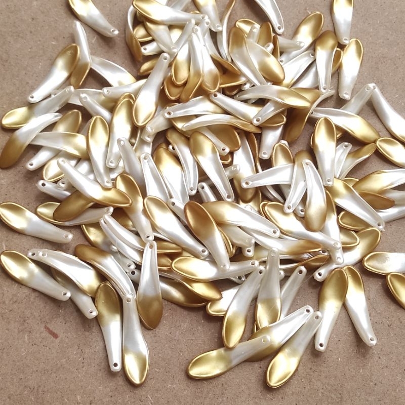 manik krisan mutiara gradasi dan daun lengkung gradasi