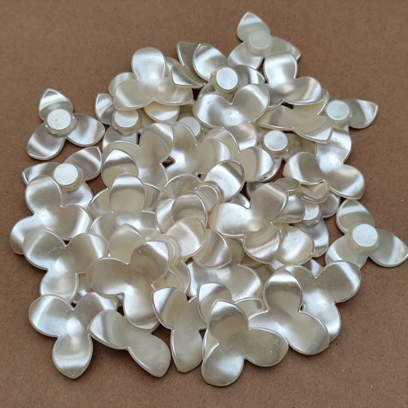10pcs kelopak bunga 3 mutiara 4cm