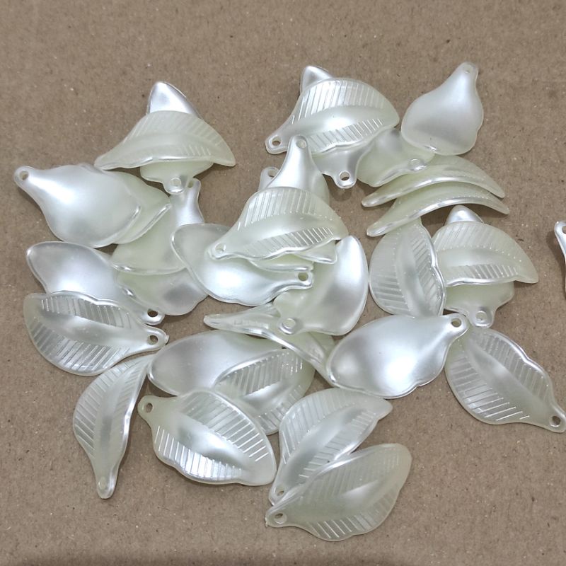 30pcs daun lengkung mutiara