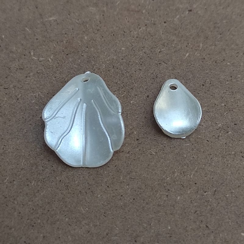 35-130pcs kelopak dahlia mutiara putih